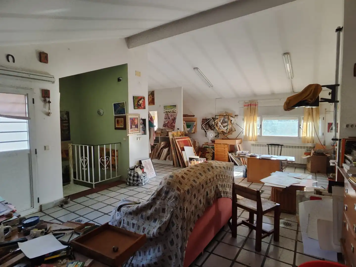 Sala d'estar de Casa o xalet en venda en Sevilla la Nueva amb Calefacció, Jardí privat i Terrassa