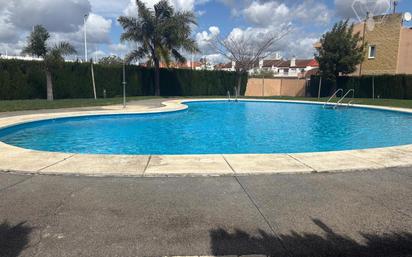 Piscina de Casa adosada en venda en Aljaraque amb Aire condicionat, Traster i Piscina