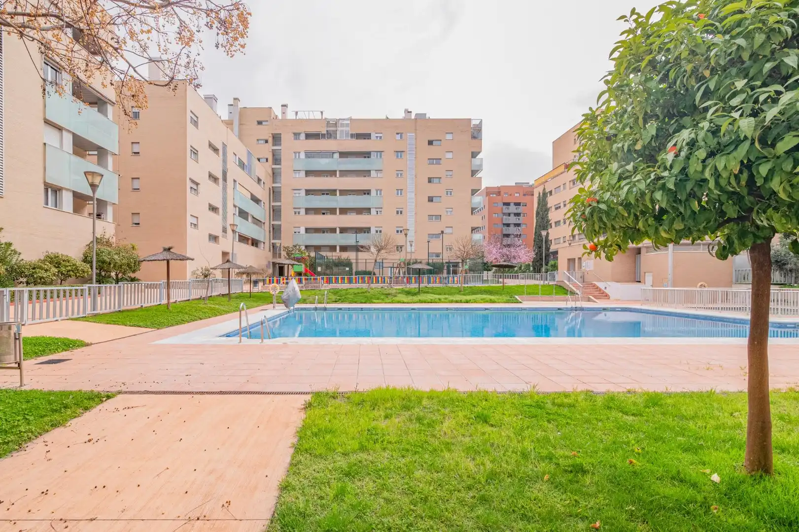 Piscina de Piso en venta en Granada con Aire acondicionado, Calefacción y Parquet