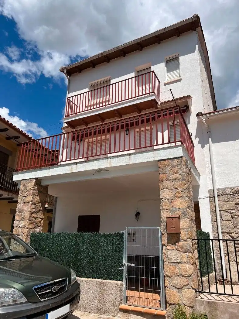 Casa en venda a Calle la Nava 58