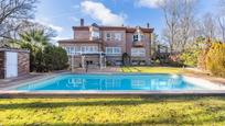 Swimming pool of House or chalet for sale in Pozuelo de Alarcón  with Air Conditioner, Heating and Private garden