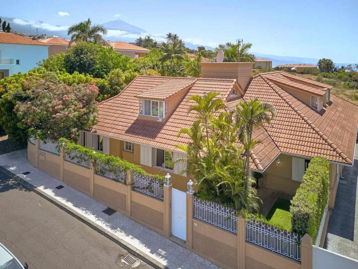 Vista exterior de Casa o chalet en venta en Santa Úrsula con Aire acondicionado, Calefacción y Jardín privado