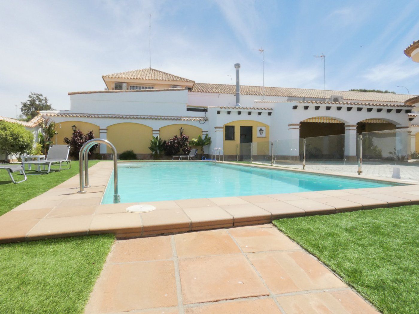Piscina de Casa o chalet en venta en Chiclana de la Frontera con Aire acondicionado, Jardín privado y Terraza