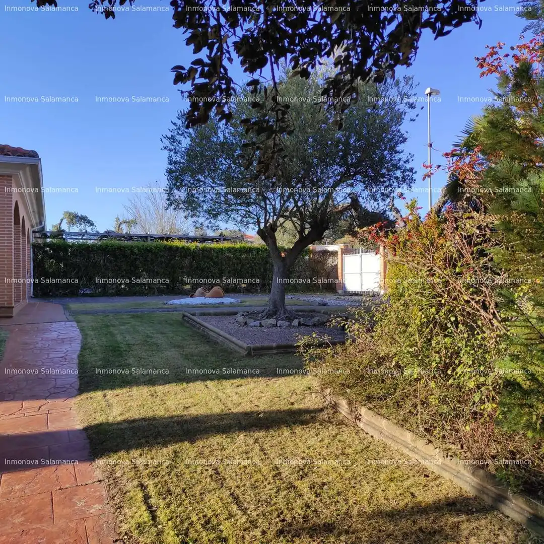 Jardín de Casa adosada en venta en Salamanca con Calefacción