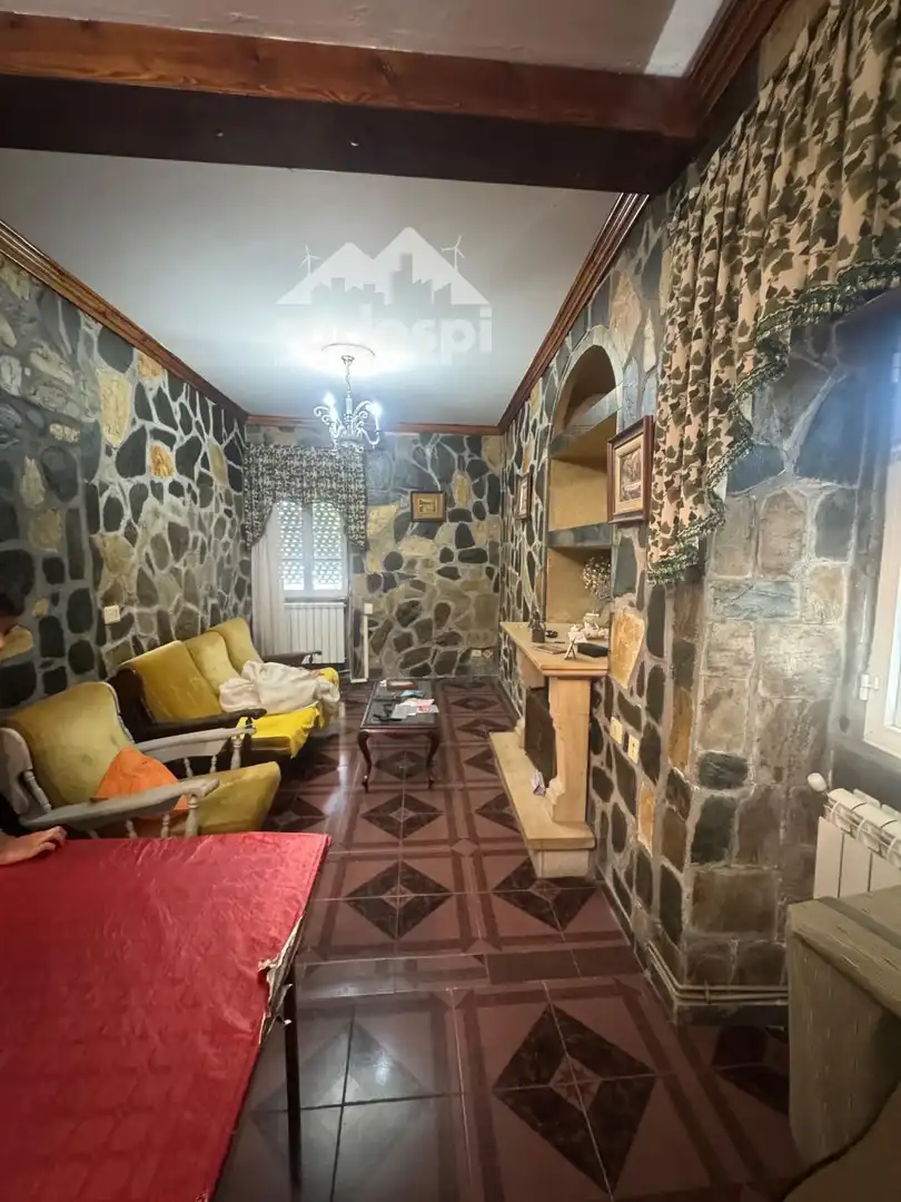 Sala d'estar de Casa o xalet en venda en Ponteareas amb Calefacció, Traster i Piscina