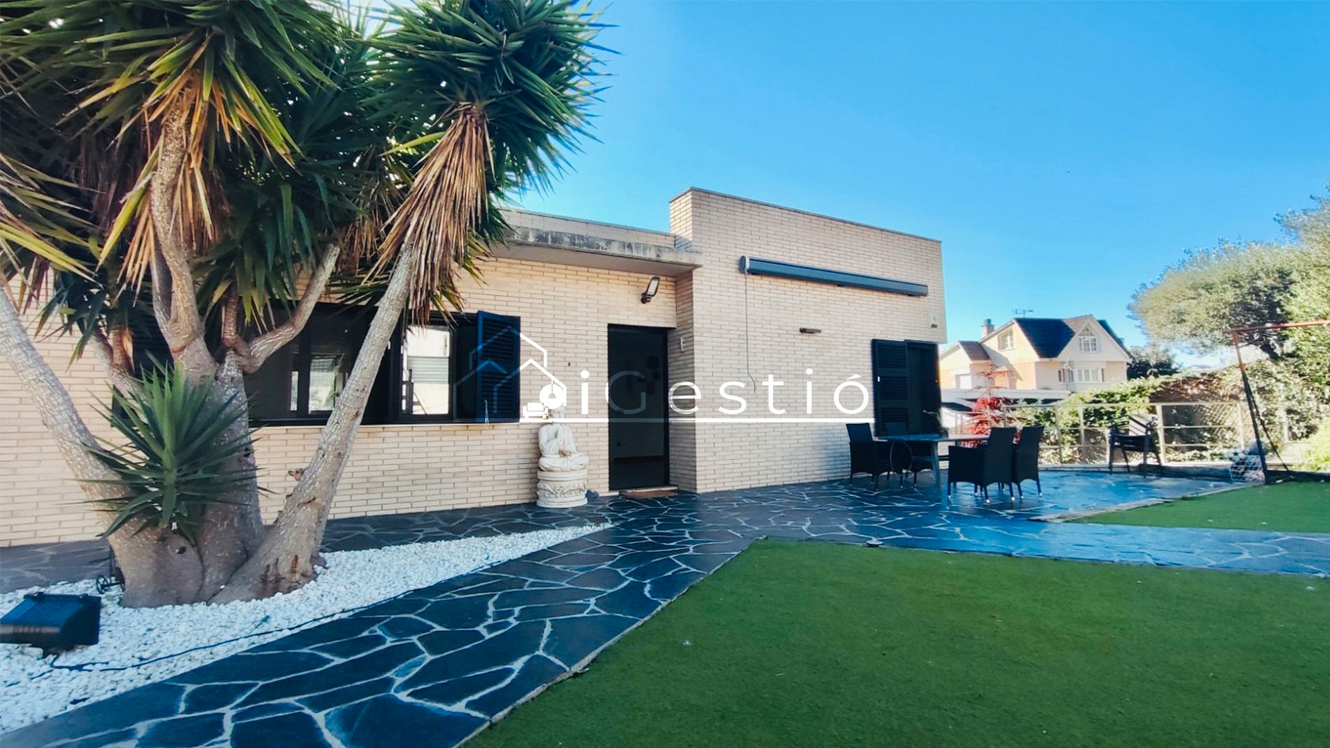 House or chalet for sale in Carrer Riu Daró