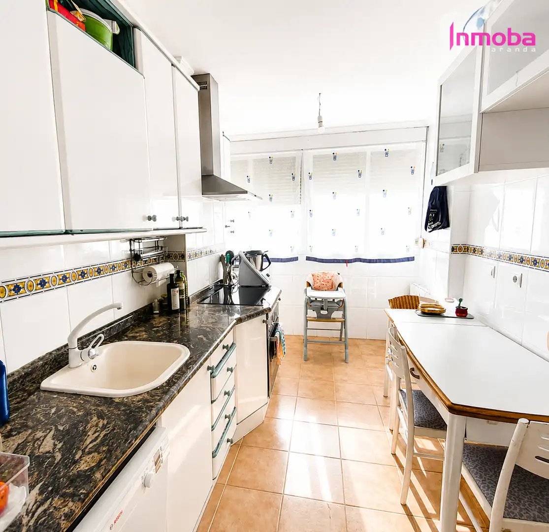 Kitchen of Flat for sale in Aranda de Duero  with Storage room and Balcony