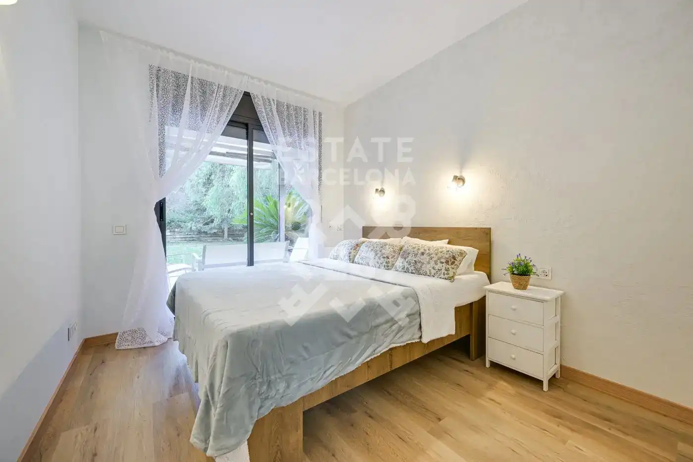 Schlafzimmer von Wohnung zum Verkauf in Lloret de Mar mit Klimaanlage, Heizung und Privatgarten