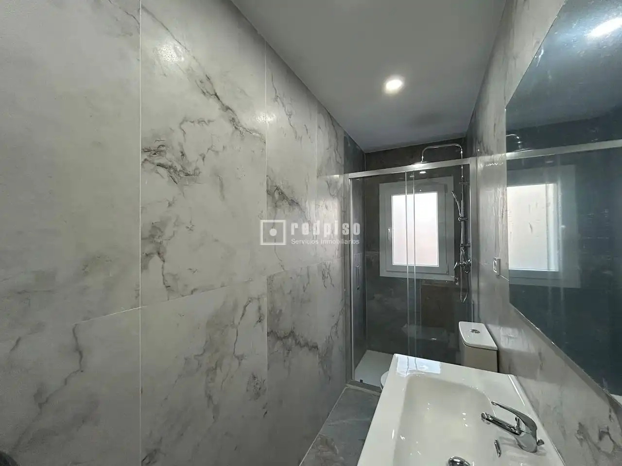 Bathroom of Flat for sale in Madrid  with Air Conditioner, Heating and Terrace