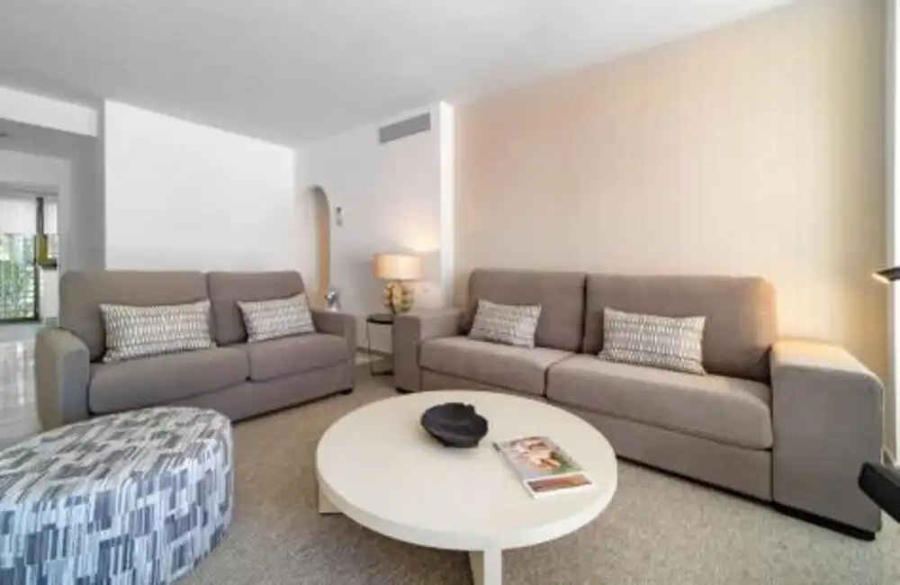 Sala d'estar de Apartament de lloguer en Marbella amb Aire condicionat, Terrassa i Piscina