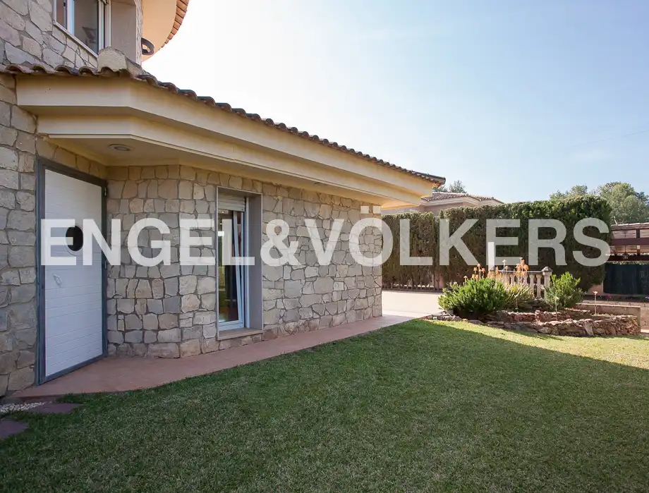 Vista exterior de Casa o chalet en venta en Serra con Calefacción, Jardín privado y Trastero