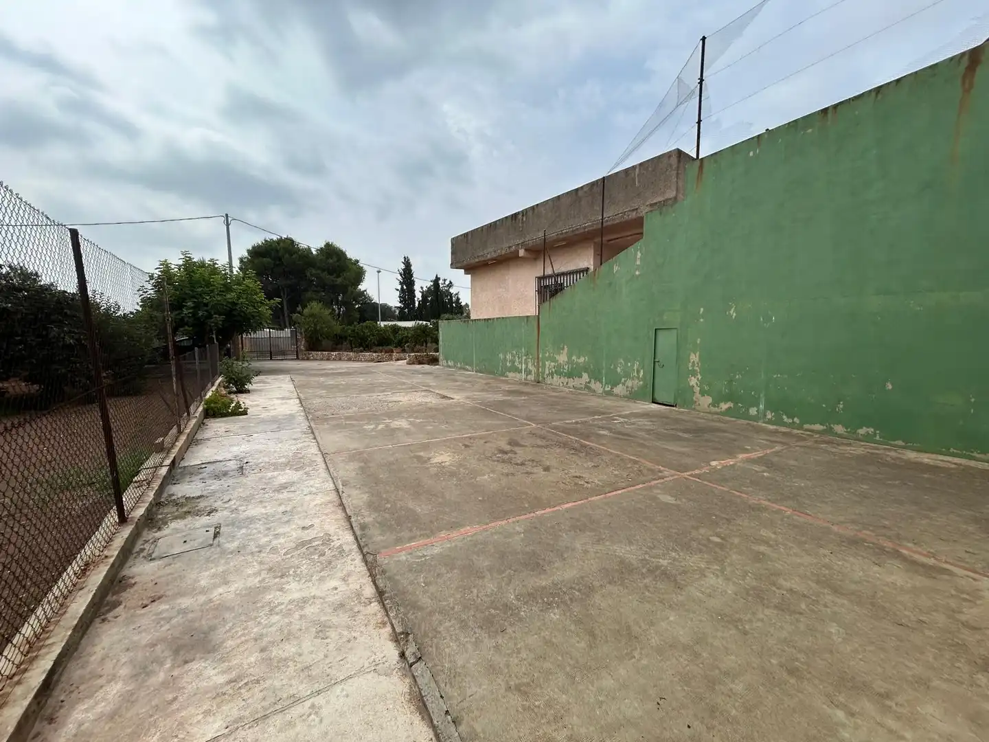 Aparcament de Casa o xalet en venda en Bétera amb Jardí privat, Terrassa i Piscina