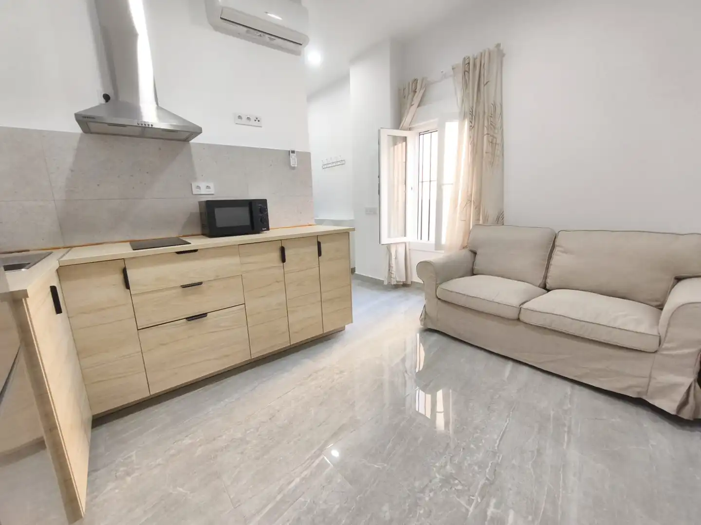 Sala d'estar de Apartament en venda en Cádiz amb Aire condicionat, Moblat i Domòtica