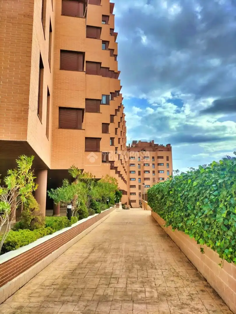 Vista exterior de Piso en venta en Madrid con Aire acondicionado, Calefacción y Piscina comunitaria