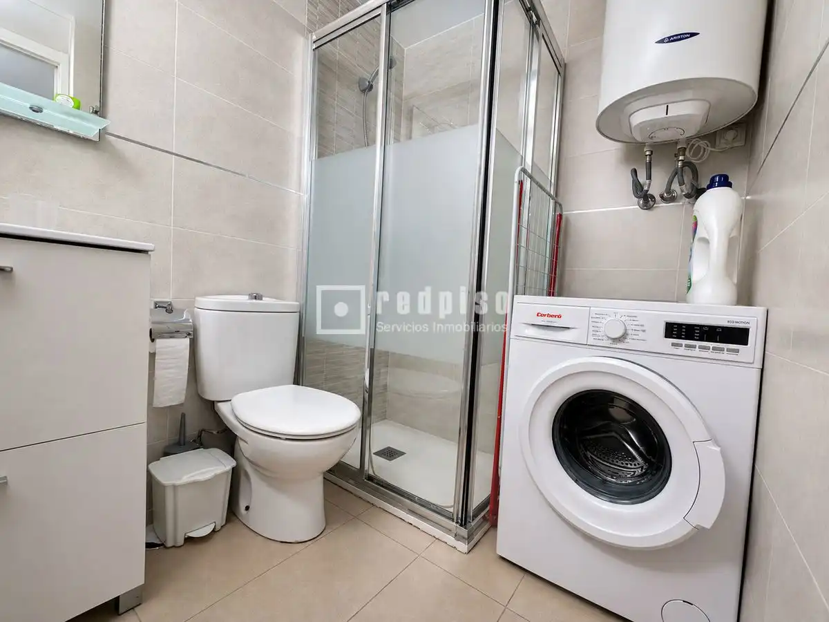 Bathroom of Flat for rent in Torremolinos  with Air Conditioner, Private garden and Swimming Pool