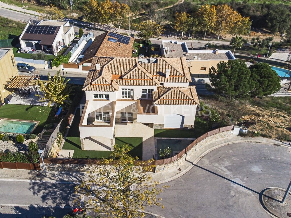 Vista exterior de Casa o chalet en venta en Torrelavit con Aire acondicionado, Calefacción y Jardín privado