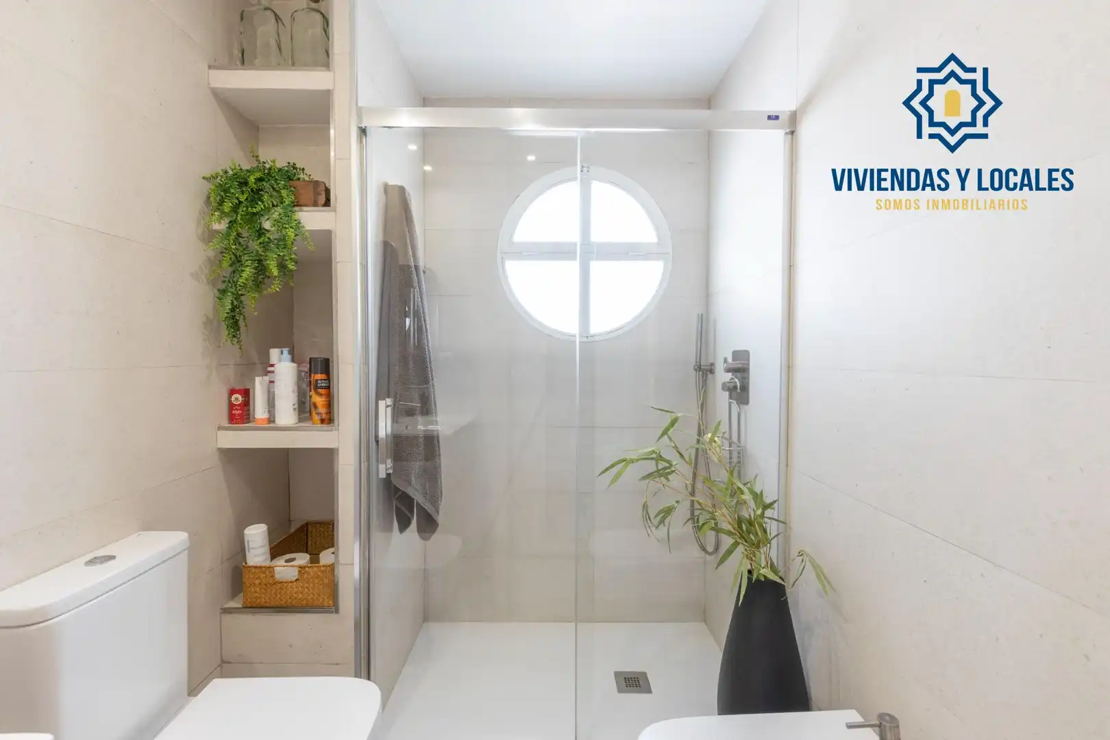 Baño de Casa o chalet en venta en La Zubia con Aire acondicionado, Calefacción y Jardín privado