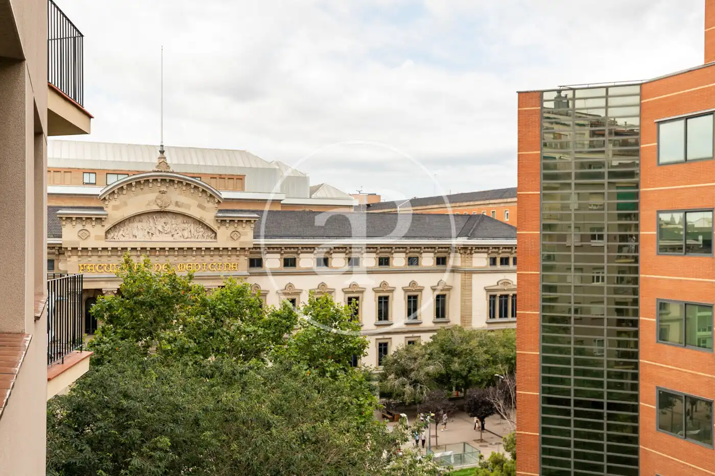 Außenansicht von Wohnung zum Verkauf in Barcelona mit Klimaanlage, Heizung und Möbliert