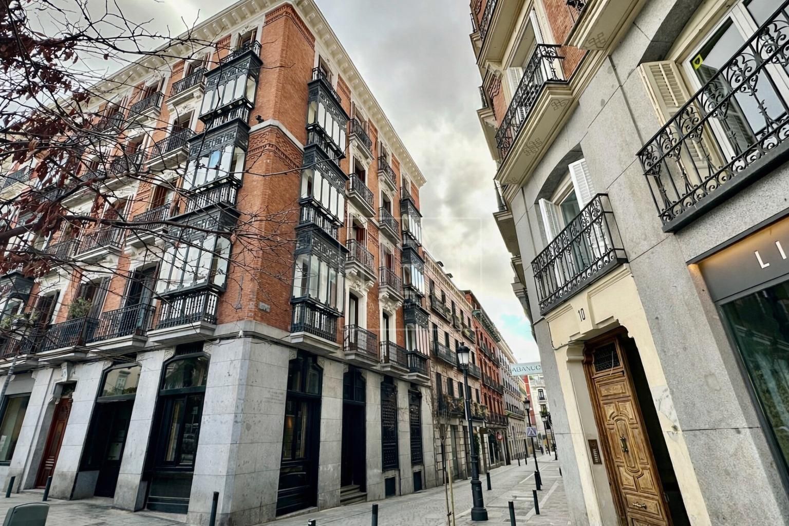 Exterior view of Flat for sale in  Madrid Capital  with Air Conditioner and Heating