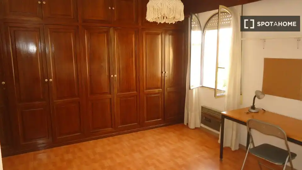 Bedroom of Flat for share in Centro