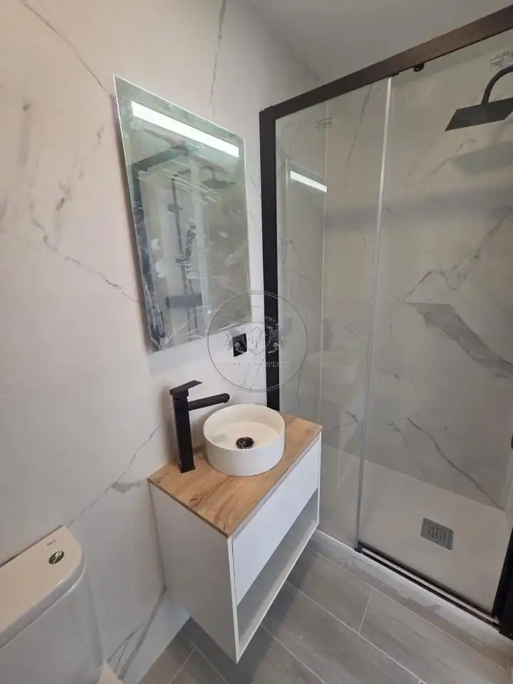 Bathroom of Flat for sale in Madrid  with Air Conditioner and Alarm