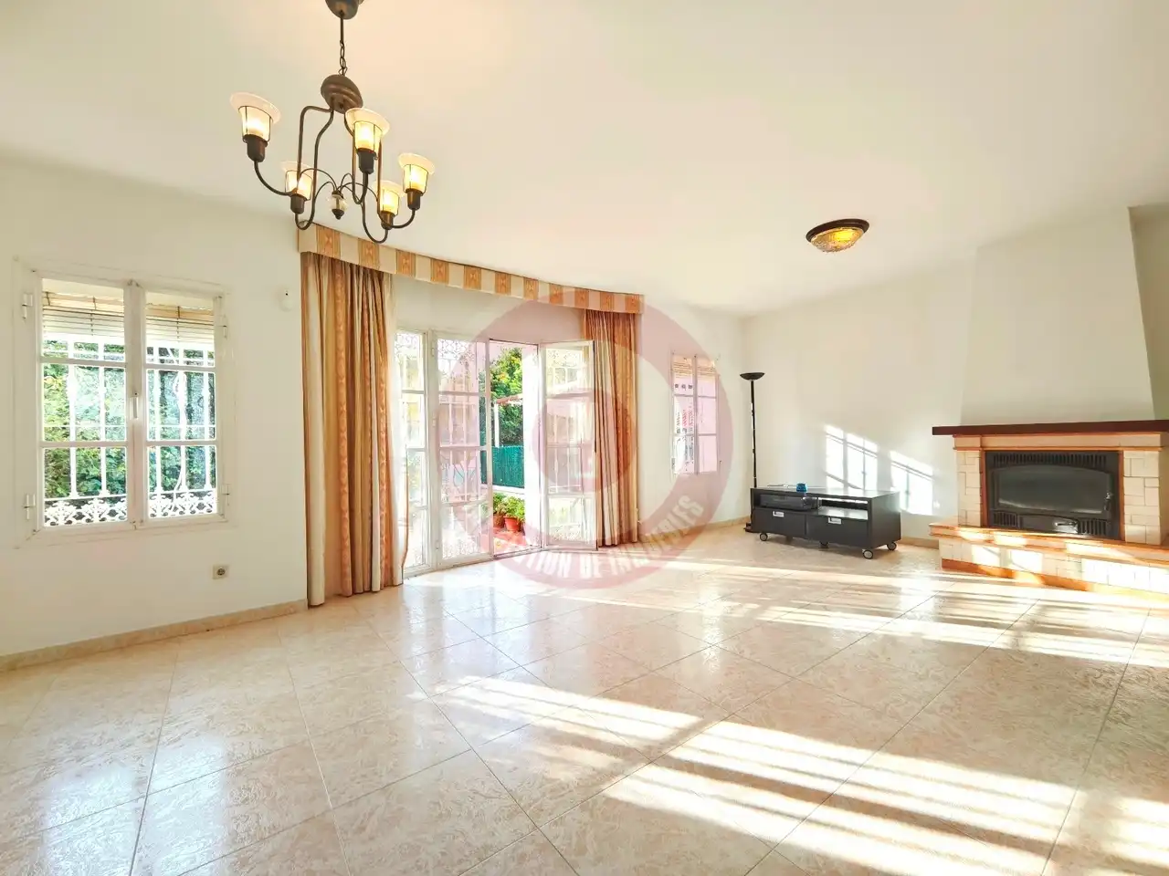 Sala d'estar de Casa adosada en venda en Vélez-Málaga amb Terrassa, Alarma i Piscina comunitària