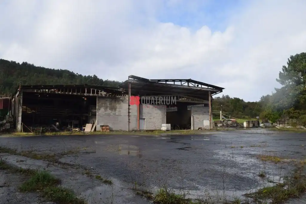 Exterior view of Industrial buildings for sale in Vimianzo