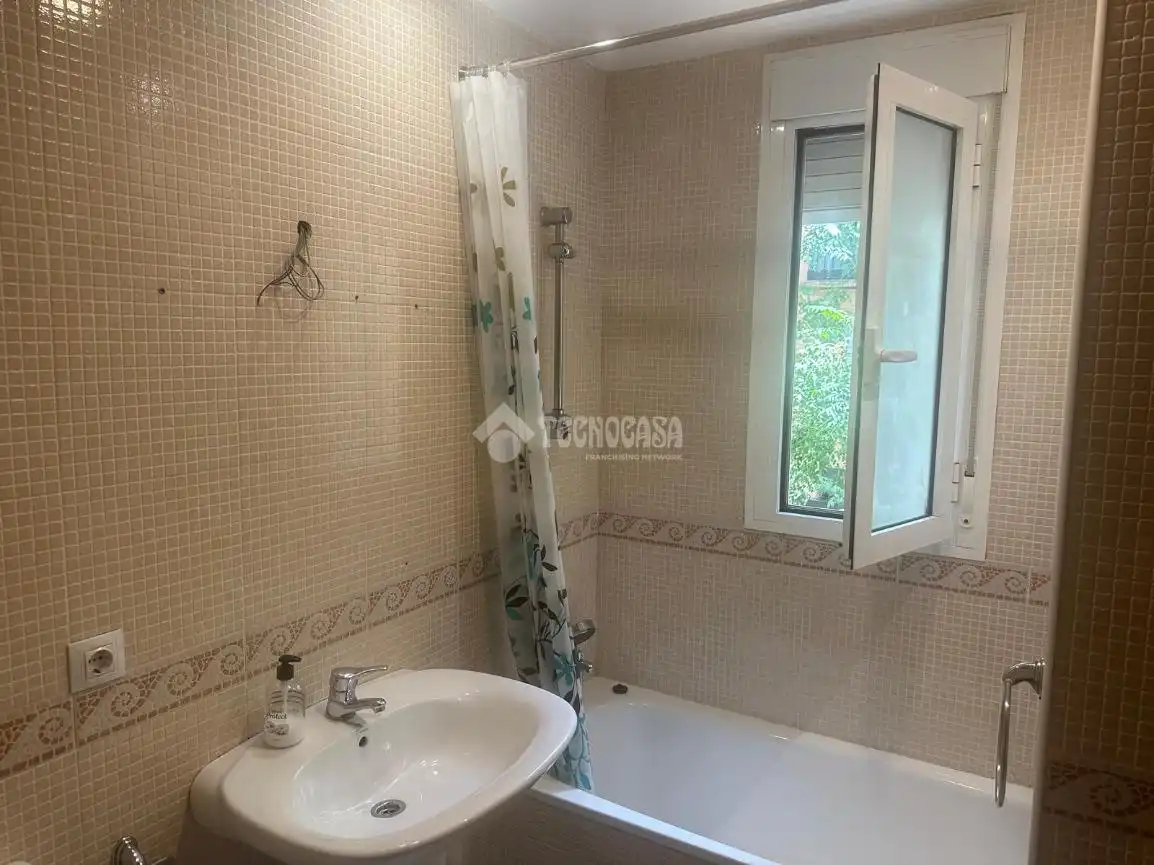 Baño de Piso en venta en Sevilla con Aire acondicionado y Terraza