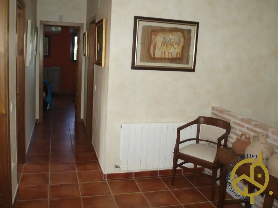 Houses for sale in Nambroca  with Air Conditioner, Heating and Private garden