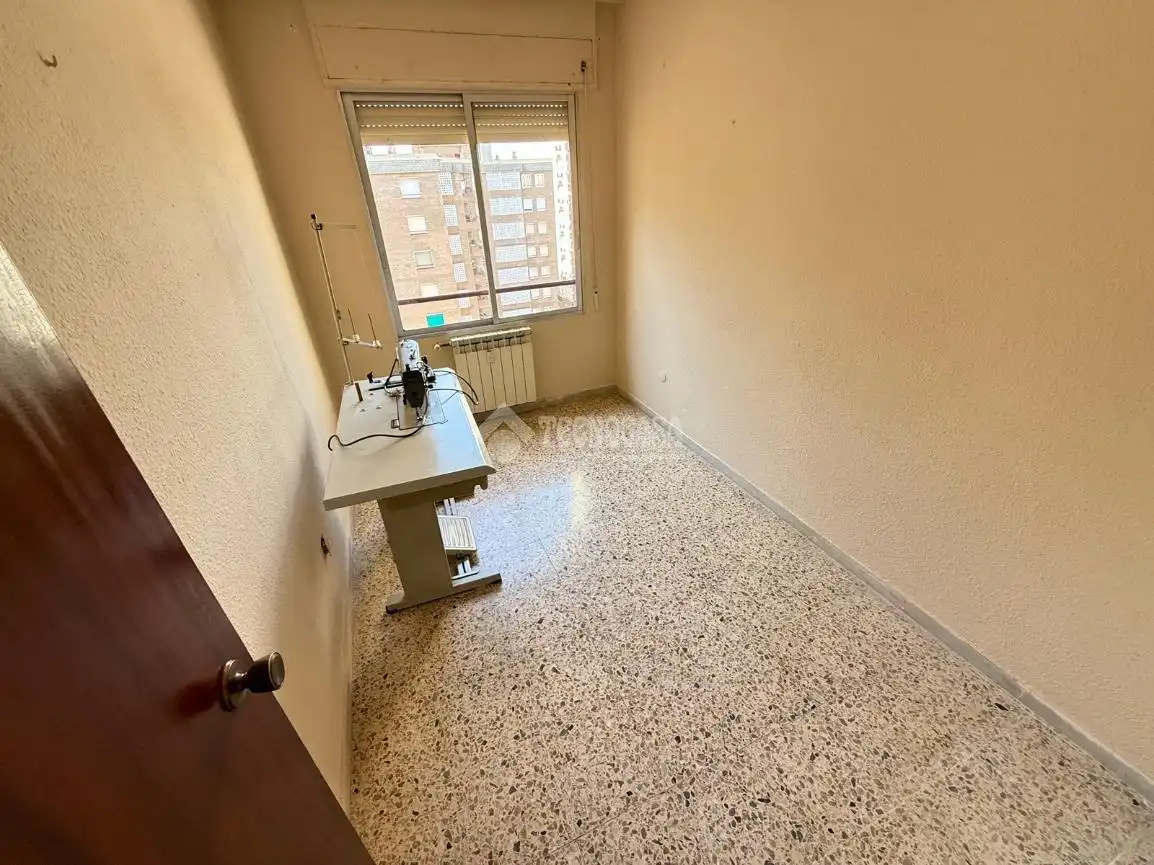 Habitación de Piso en venta en Zaragoza con Calefacción y Balcón