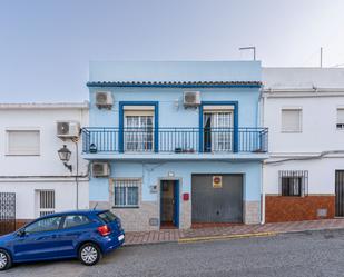 Vista exterior de Casa adosada en venda en Sotogrande amb Aire condicionat, Terrassa i Moblat