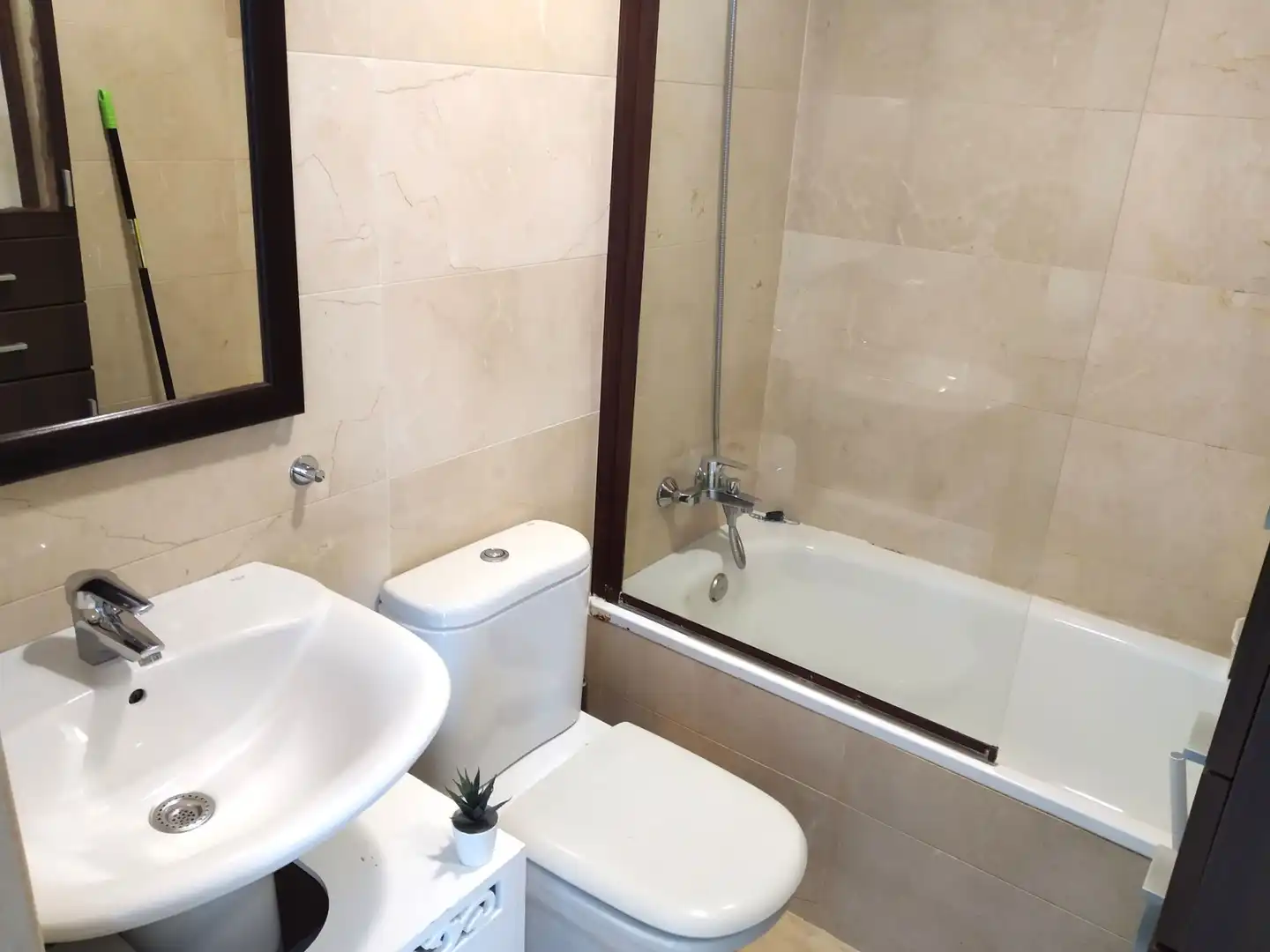 Badezimmer von Wohnung zur Miete in Málaga mit Klimaanlage und Möbliert