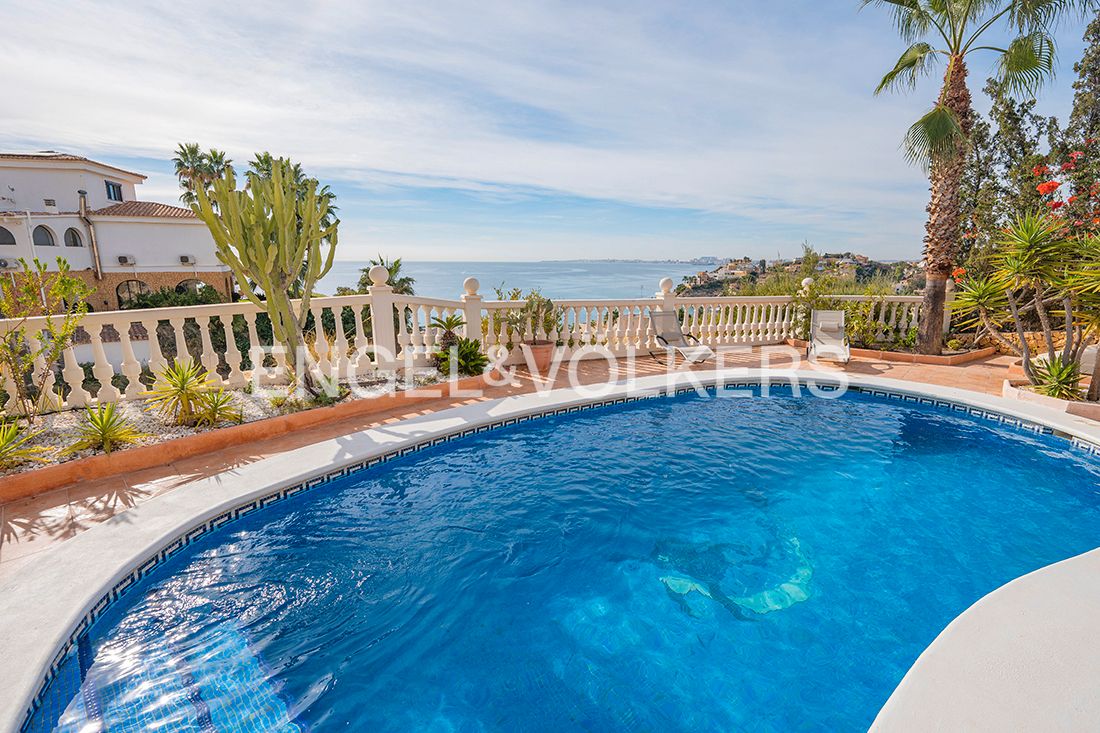 Swimming pool of House or chalet for sale in El Campello  with Air Conditioner, Heating and Private garden