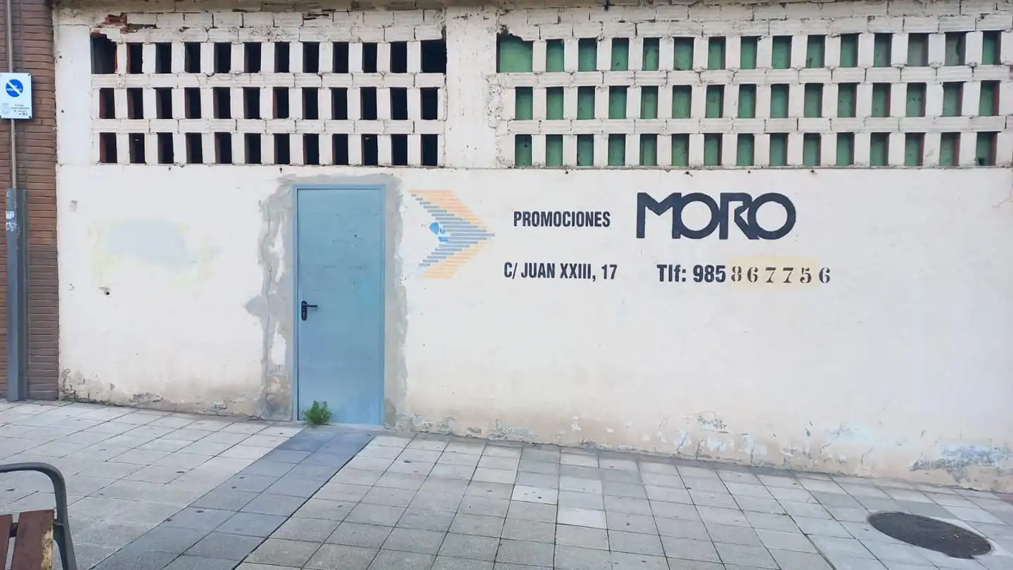 Local comercial en venda a José Manuel Pedregal 18