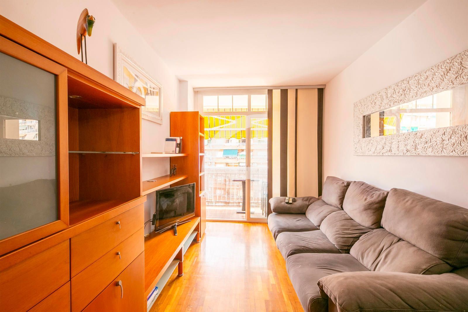 Living room of Flat for sale in  Barcelona Capital  with Air Conditioner, Heating and Parquet flooring