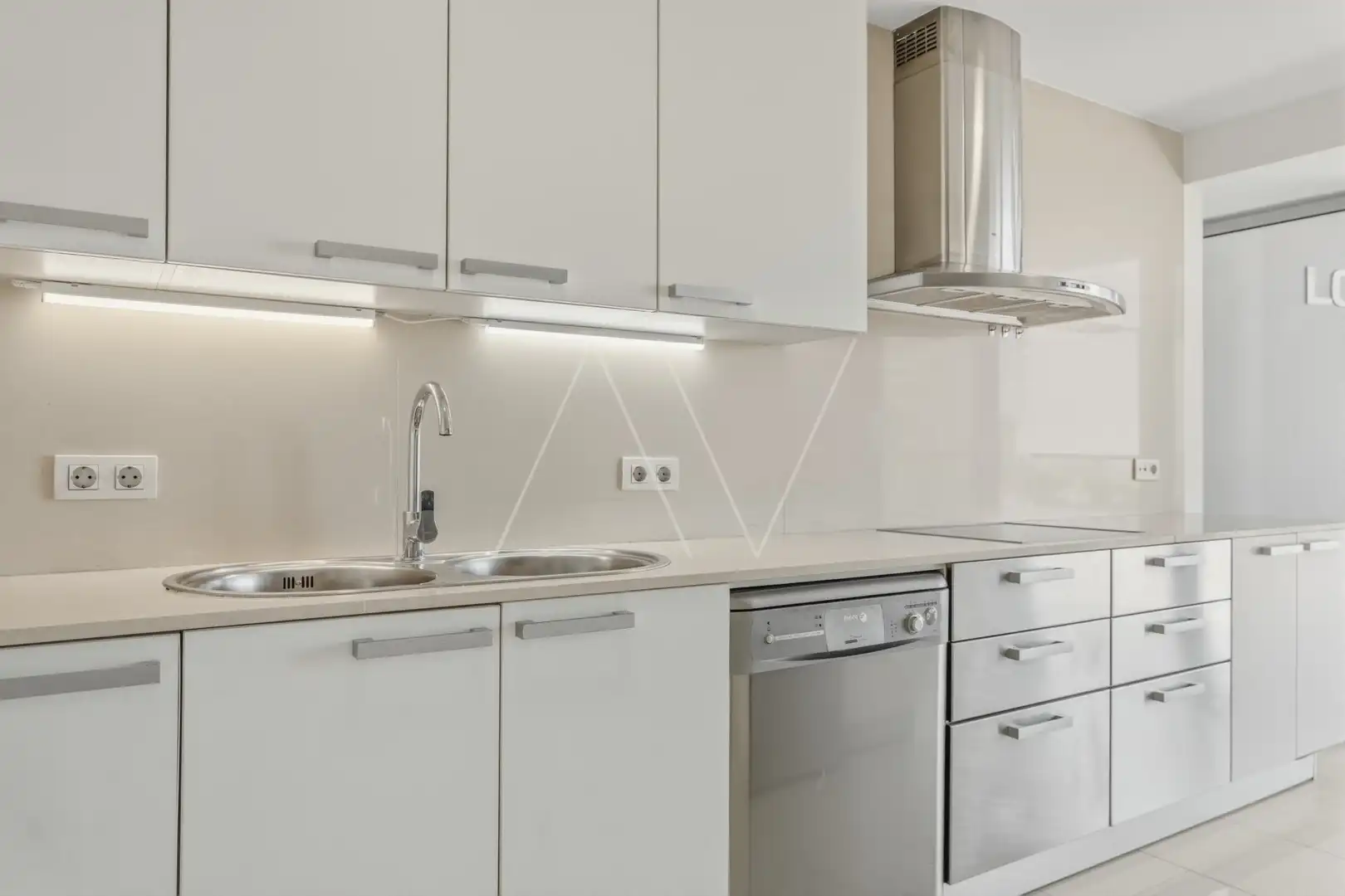 Küche von Wohnung zum Verkauf in Barcelona mit Klimaanlage, Heizung und Terrasse