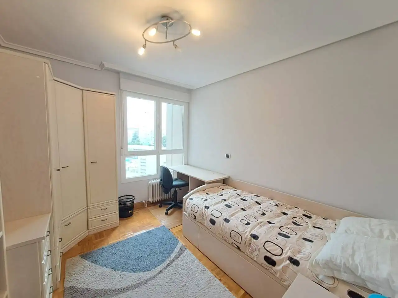 Schlafzimmer von Wohnung zur Miete in Burgos mit Heizung, Parkett und Abstellraum
