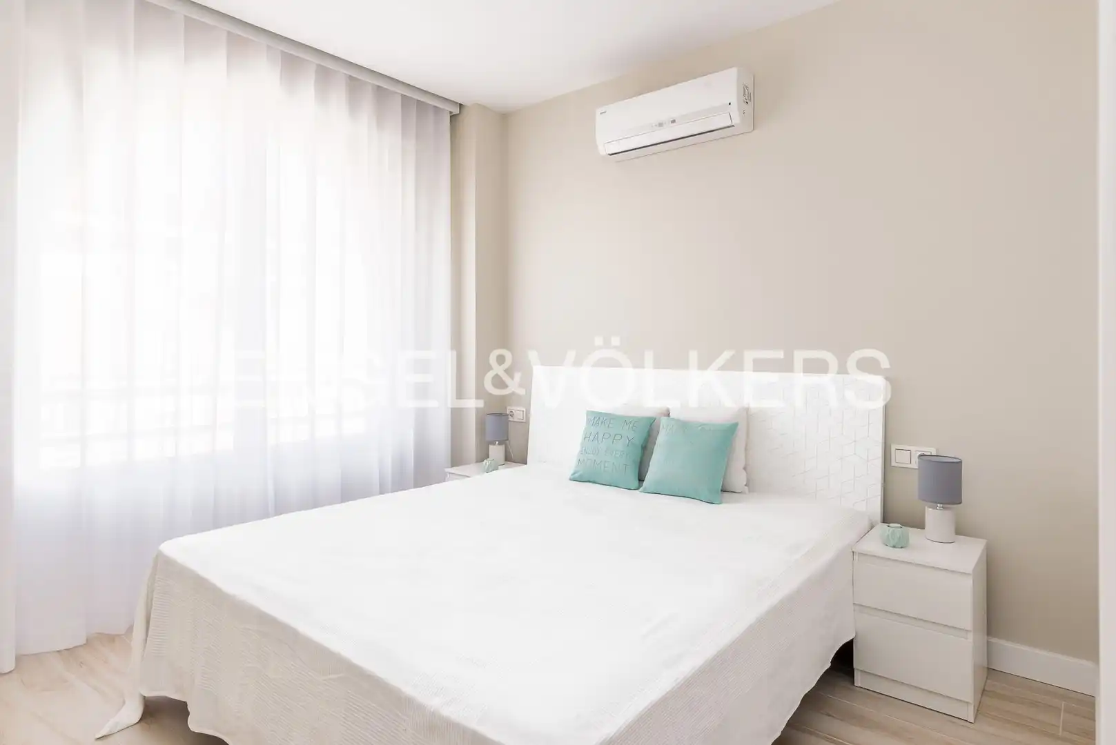 Schlafzimmer von Wohnung zur Miete in Madrid mit Klimaanlage, Heizung und Möbliert