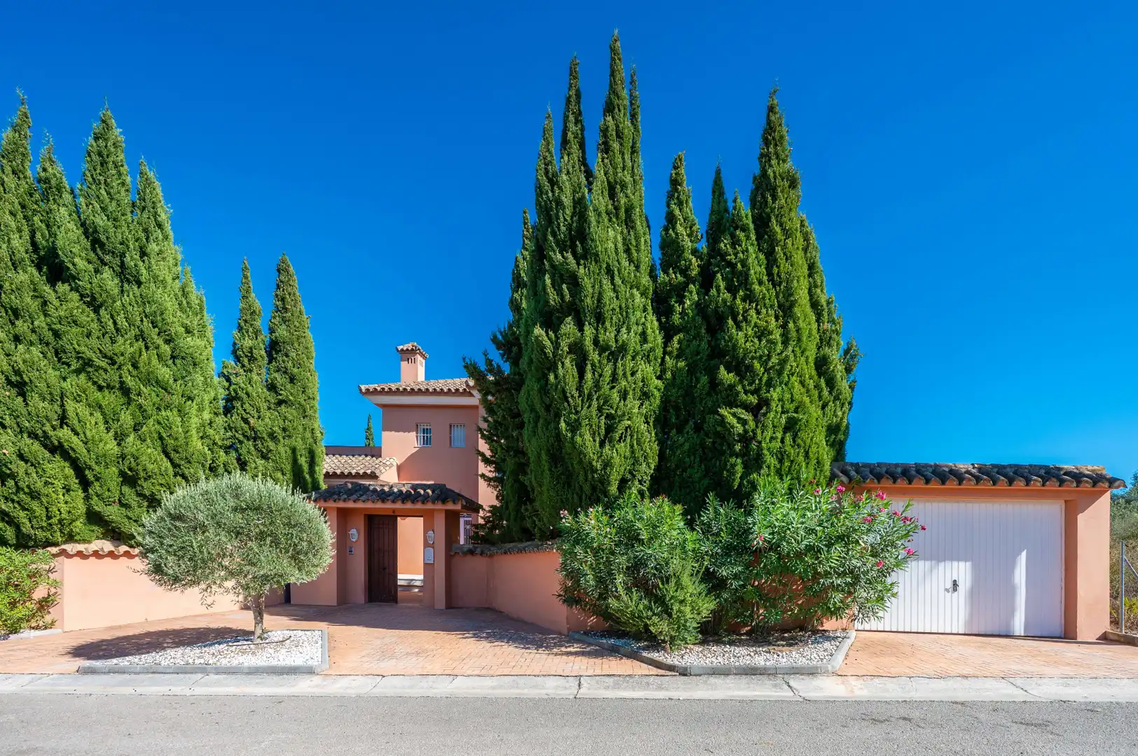 Vista exterior de Casa o chalet en venta en Sotogrande con Aire acondicionado, Jardín privado y Terraza