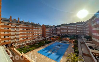 Swimming pool of Flat for sale in  Madrid Capital  with Air Conditioner, Private garden and Terrace