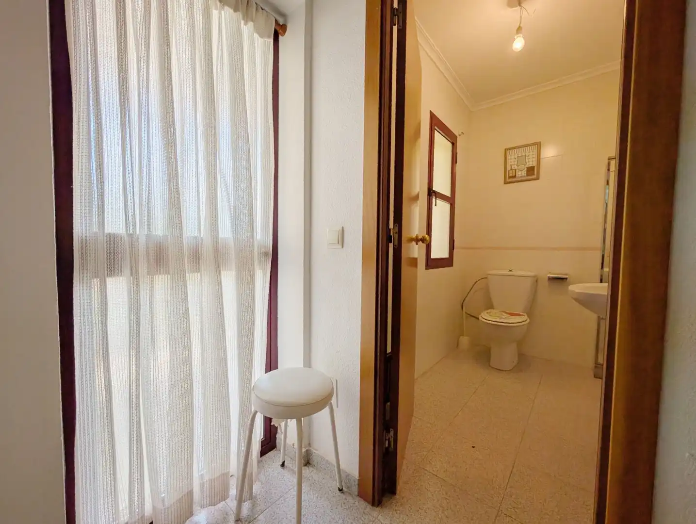 Bany de Casa adosada en venda en La Puebla de Híjar amb Calefacció, Terrassa i Traster