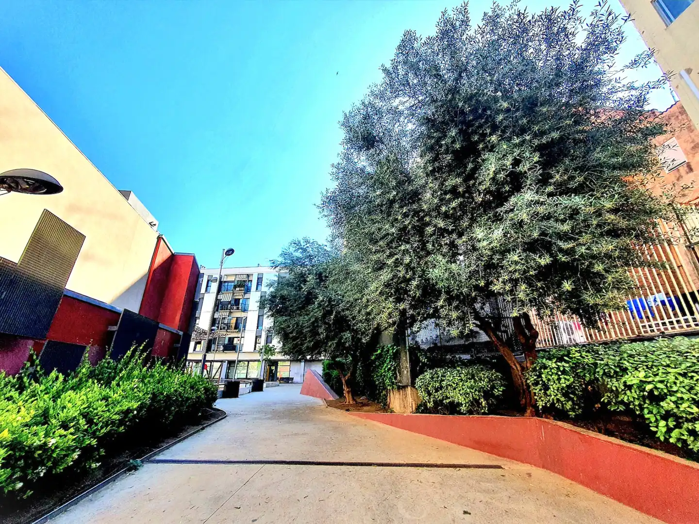 Exterior view of Garage for sale in L'Hospitalet de Llobregat  with Alarm