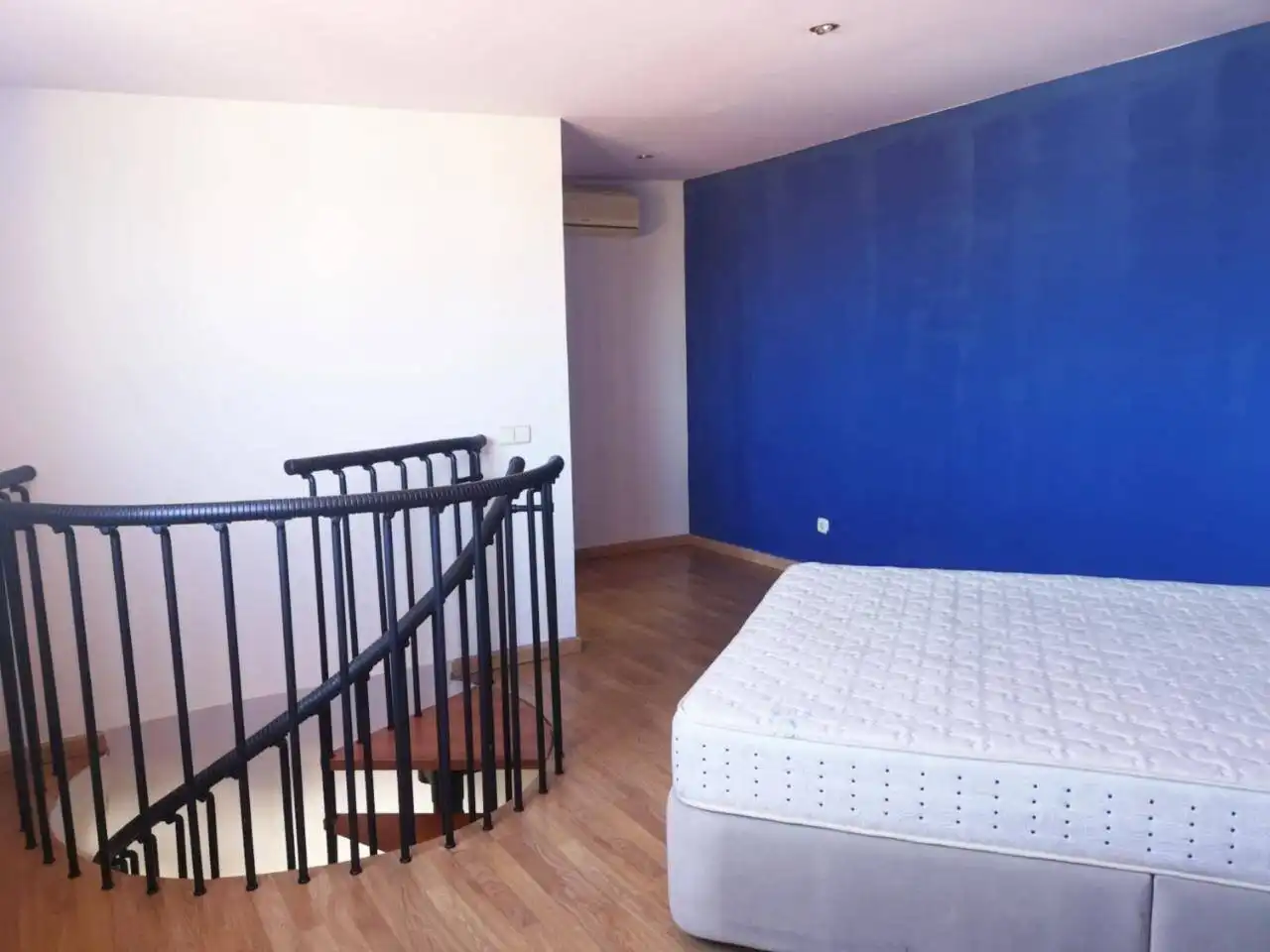 Habitación de Dúplex en venta en Sabadell con Calefacción, Parquet y Terraza