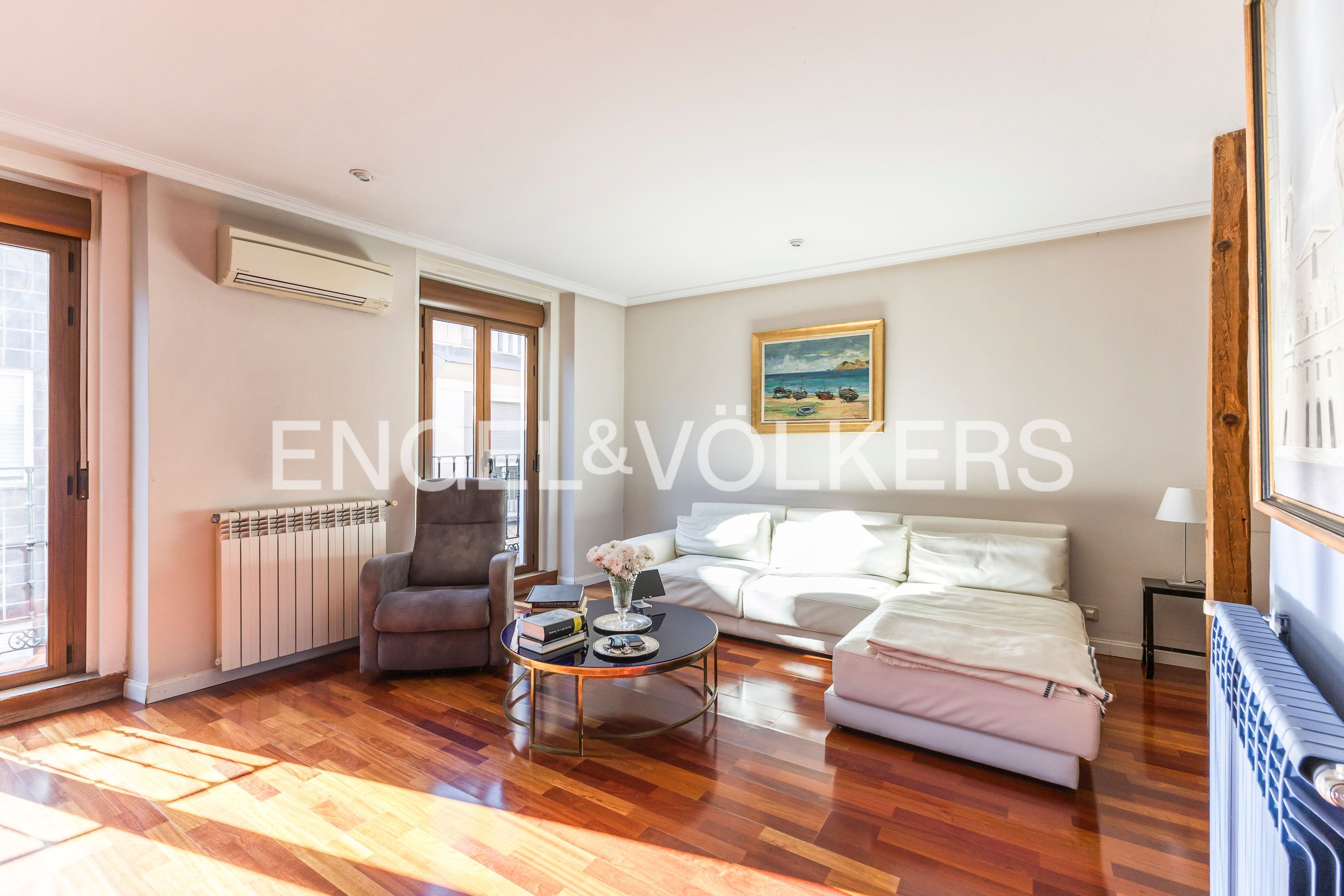 Sala d'estar de Apartament en venda en  Madrid Capital amb Aire condicionat, Calefacció i Parquet