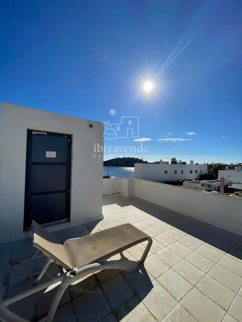 Vista exterior de Casa adosada en venda en Eivissa amb Calefacció, Terrassa i Piscina
