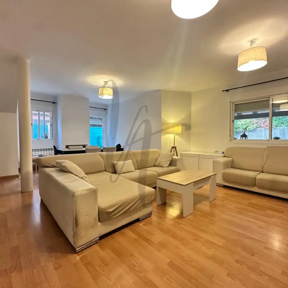 Casa aparellada amb piscina de lloguer a Calle San Martín, imagen 12