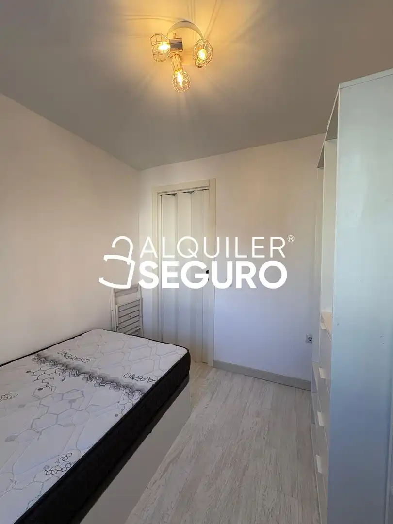 Bedroom of Flat for rent in Madrid  with Air Conditioner, Heating and Furnished