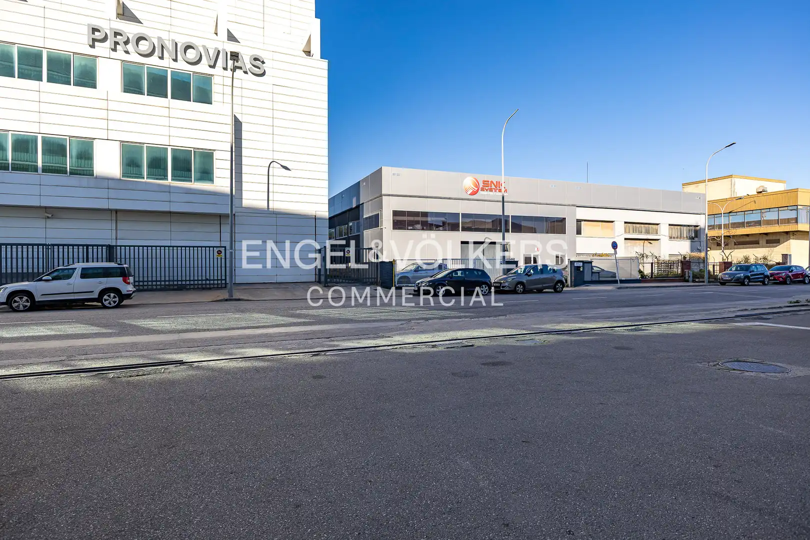 Vista exterior de Nau industrial en venda en El Prat de Llobregat