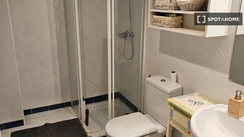 Bany de Apartament per a compartir en Motril amb Aire condicionat, Terrassa i Moblat