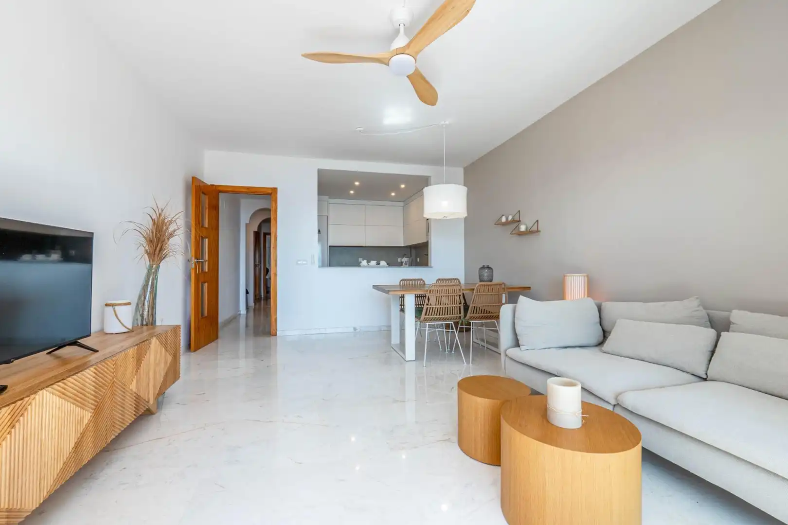 Sala de estar de Apartamento en venta en Almuñécar con Jardín privado, Terraza y Piscina comunitaria